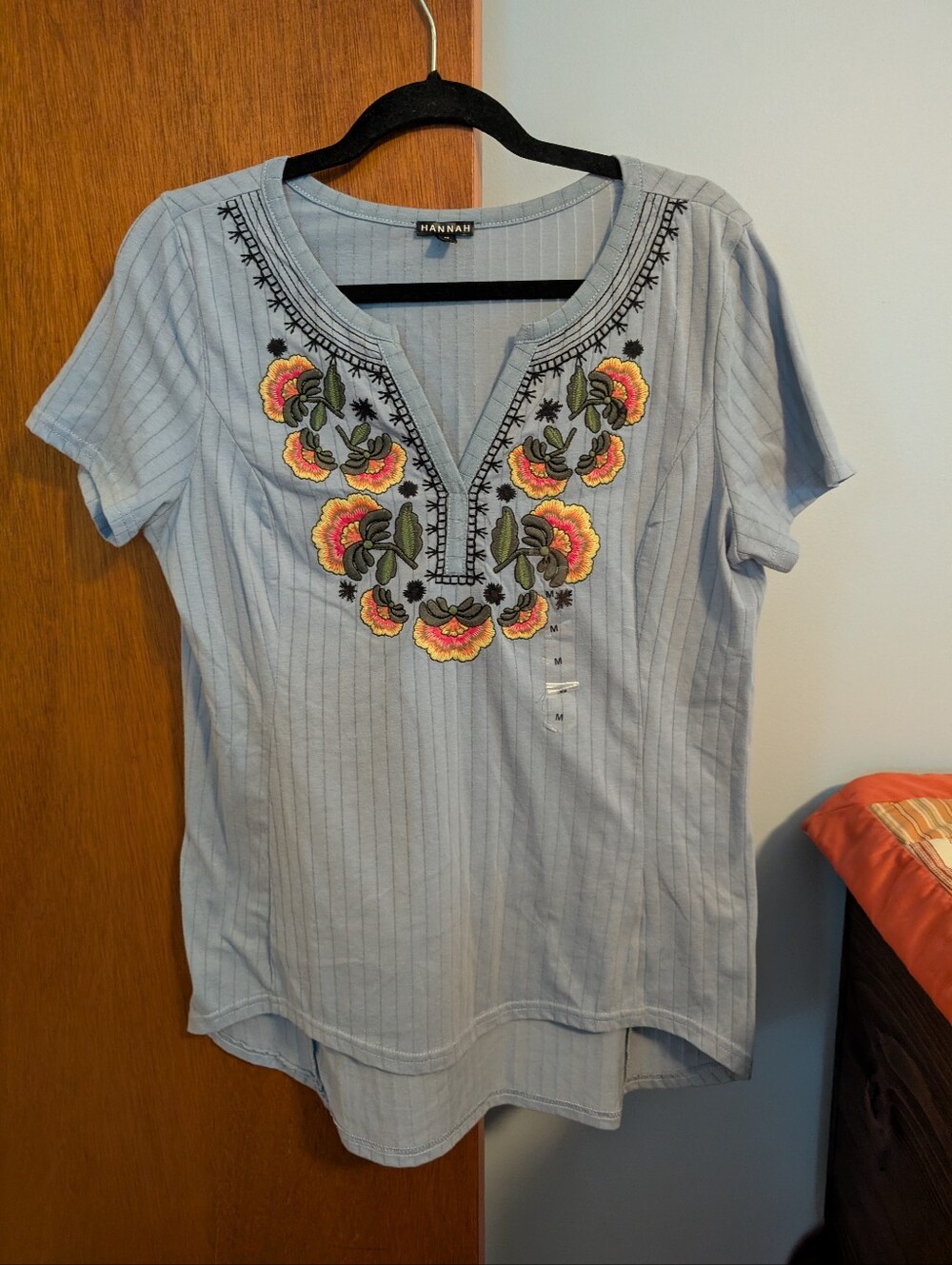 Hannah NWT Light Blue Short-Sleeve Embroidered V-Neck Tunic Women's Size Med